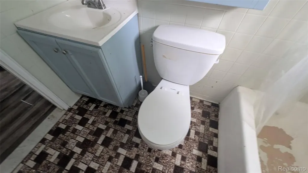 26828 Waldorf Street Roseville City MI 48066