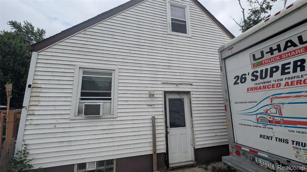 26828 Waldorf Street Roseville City MI 48066