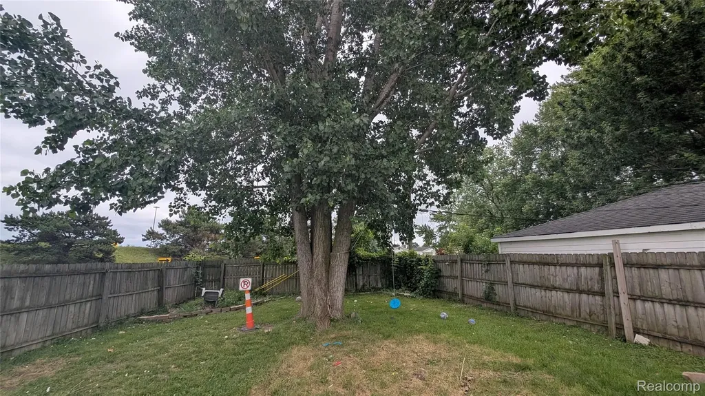 26828 Waldorf Street Roseville City MI 48066