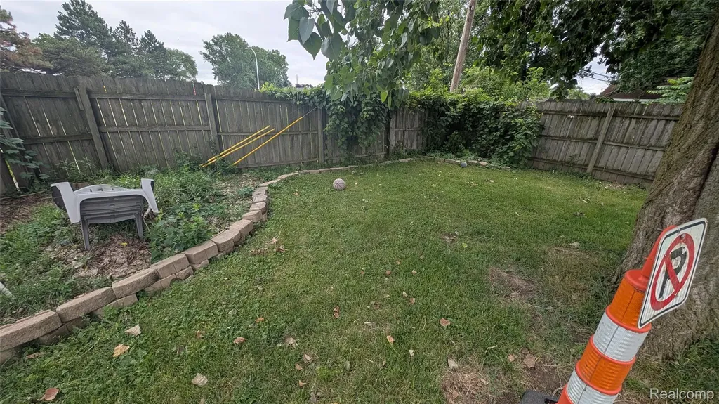 26828 Waldorf Street Roseville City MI 48066