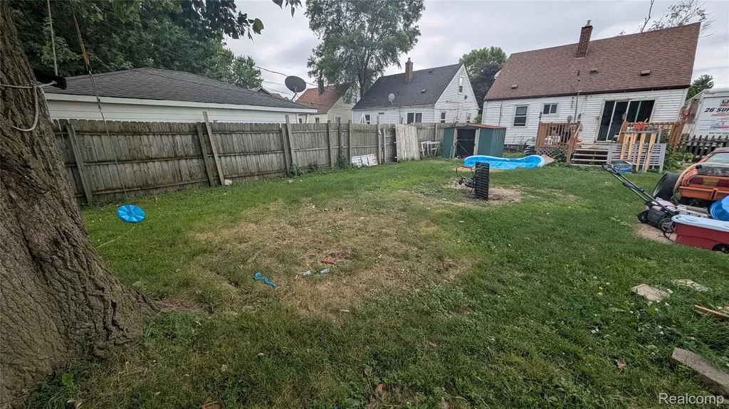 26828 Waldorf Street Roseville City MI 48066