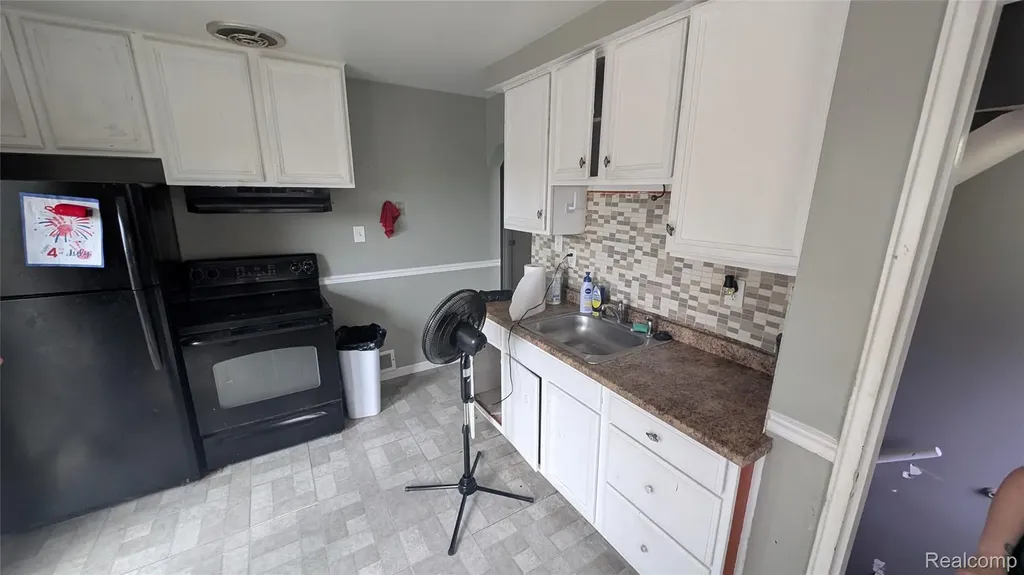 26828 Waldorf Street Roseville City MI 48066