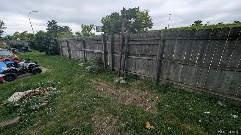 26828 Waldorf Street Roseville City MI 48066