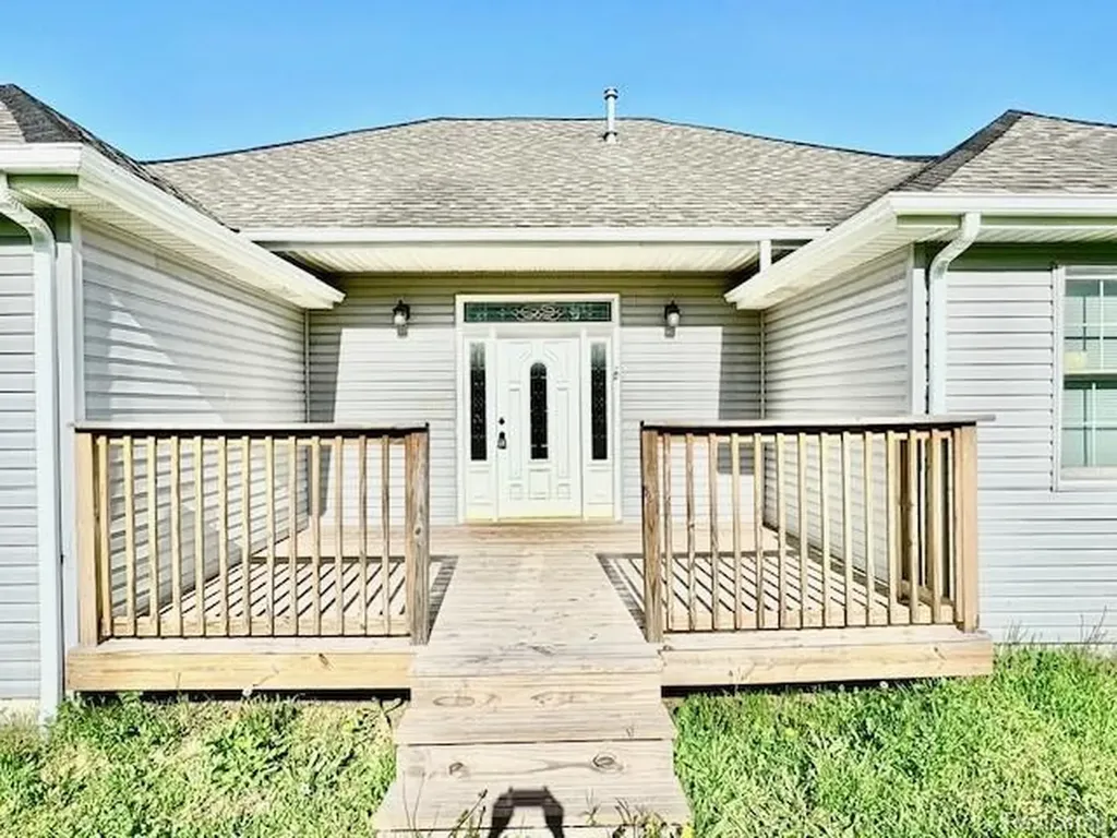 2095 M 140 Benton Harbor City MI 49022