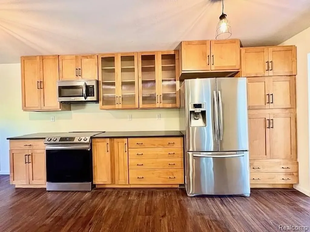 2095 M 140 Benton Harbor City MI 49022