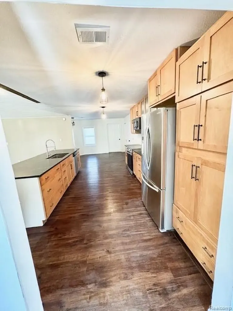 2095 M 140 Benton Harbor City MI 49022