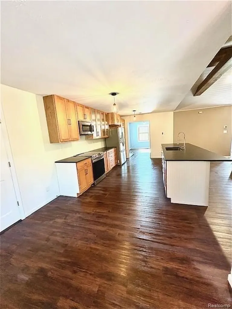2095 M 140 Benton Harbor City MI 49022