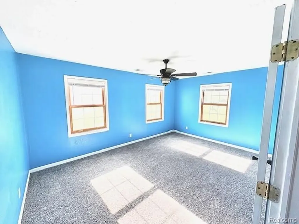 2095 M 140 Benton Harbor City MI 49022