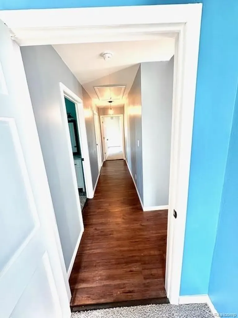 2095 M 140 Benton Harbor City MI 49022