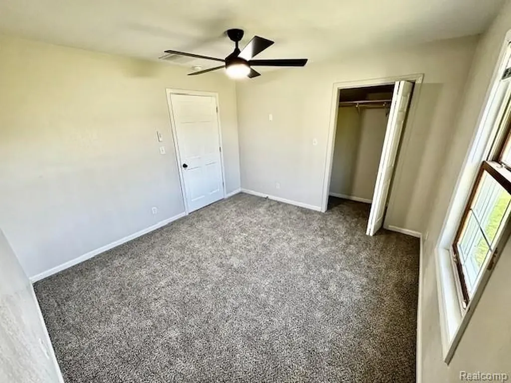2095 M 140 Benton Harbor City MI 49022