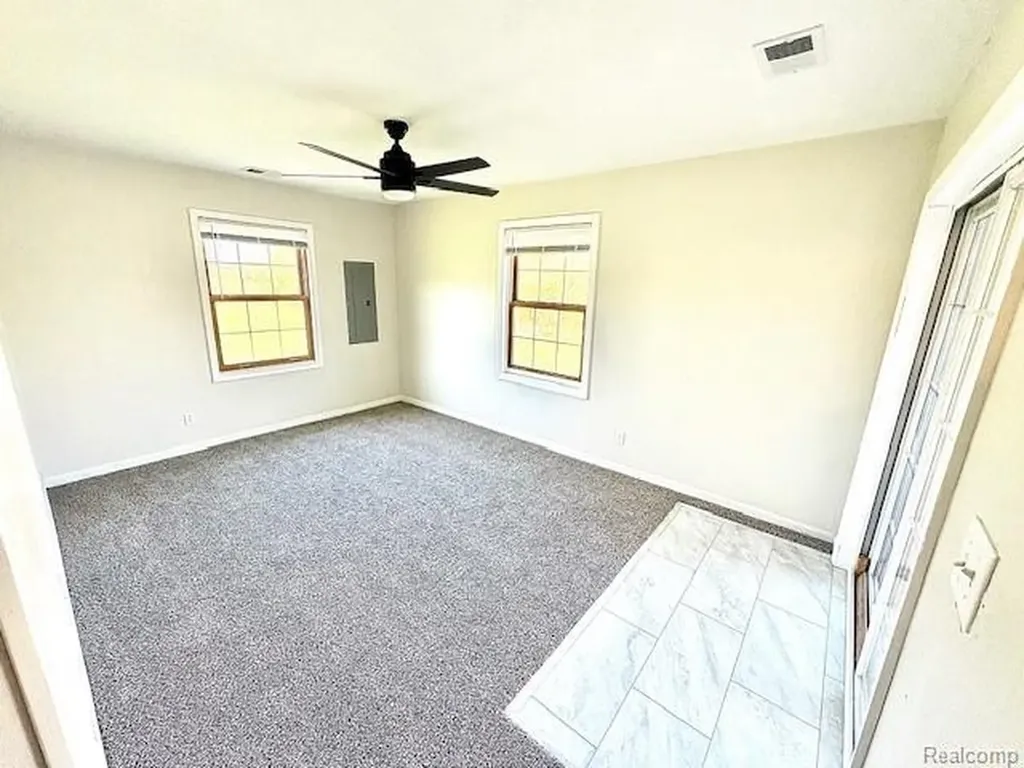 2095 M 140 Benton Harbor City MI 49022