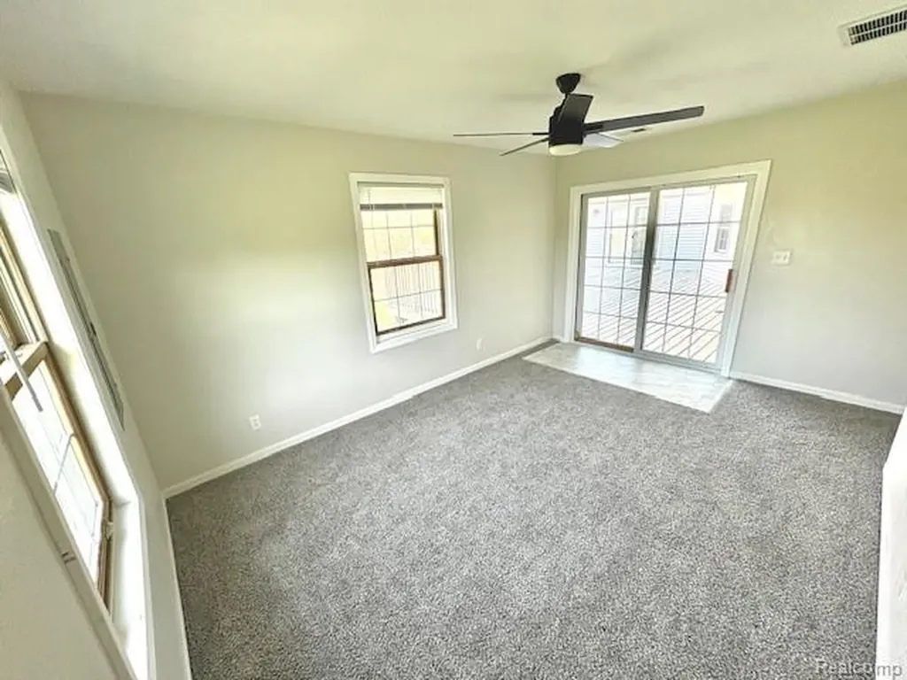 2095 M 140 Benton Harbor City MI 49022