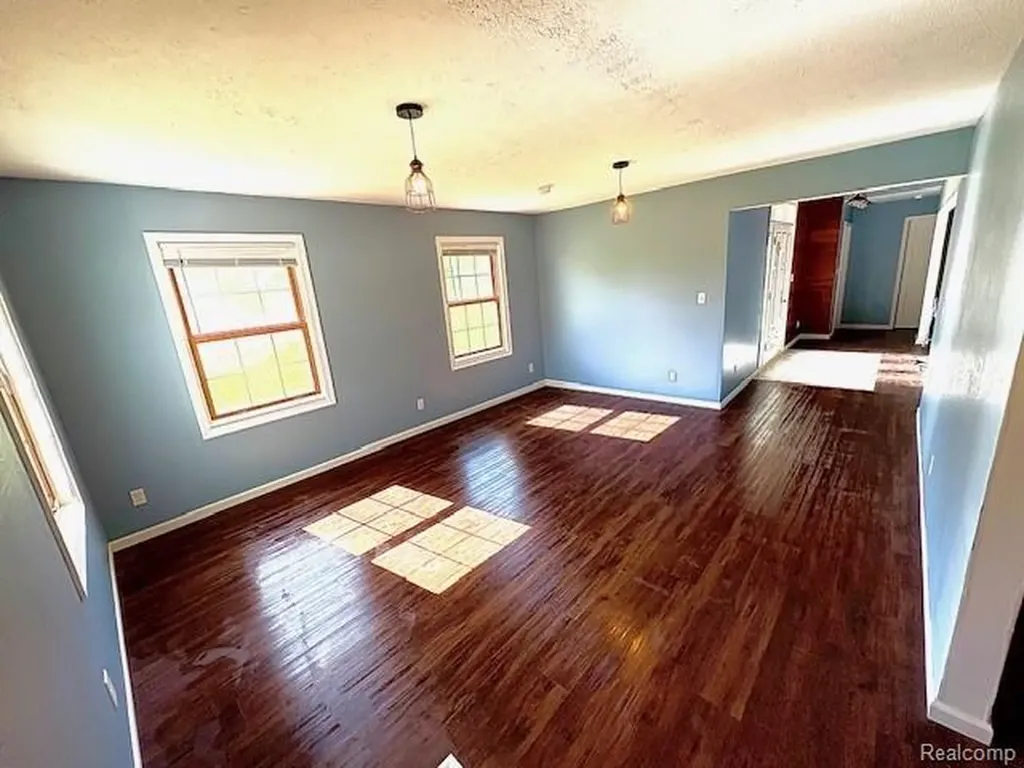 2095 M 140 Benton Harbor City MI 49022