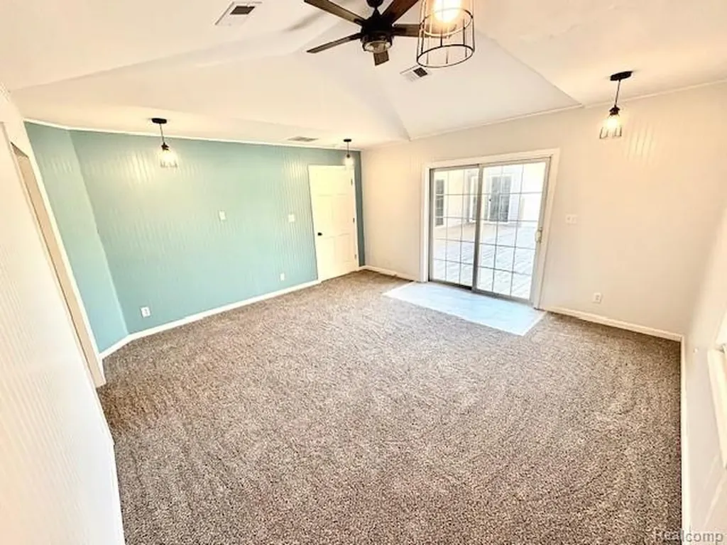 2095 M 140 Benton Harbor City MI 49022