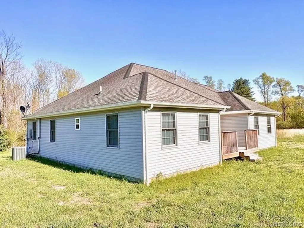2095 M 140 Benton Harbor City MI 49022