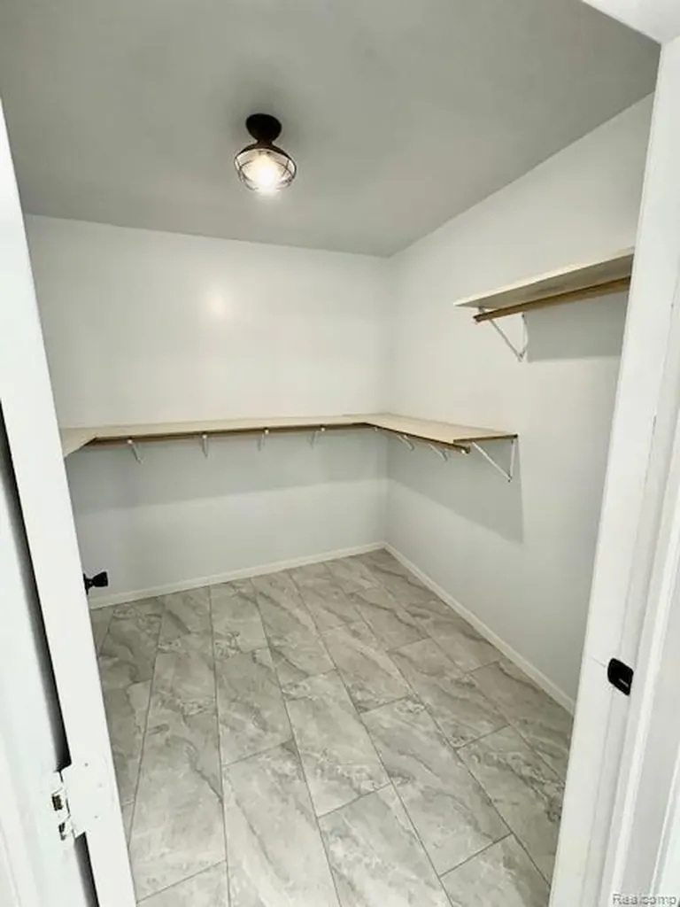 2095 M 140 Benton Harbor City MI 49022