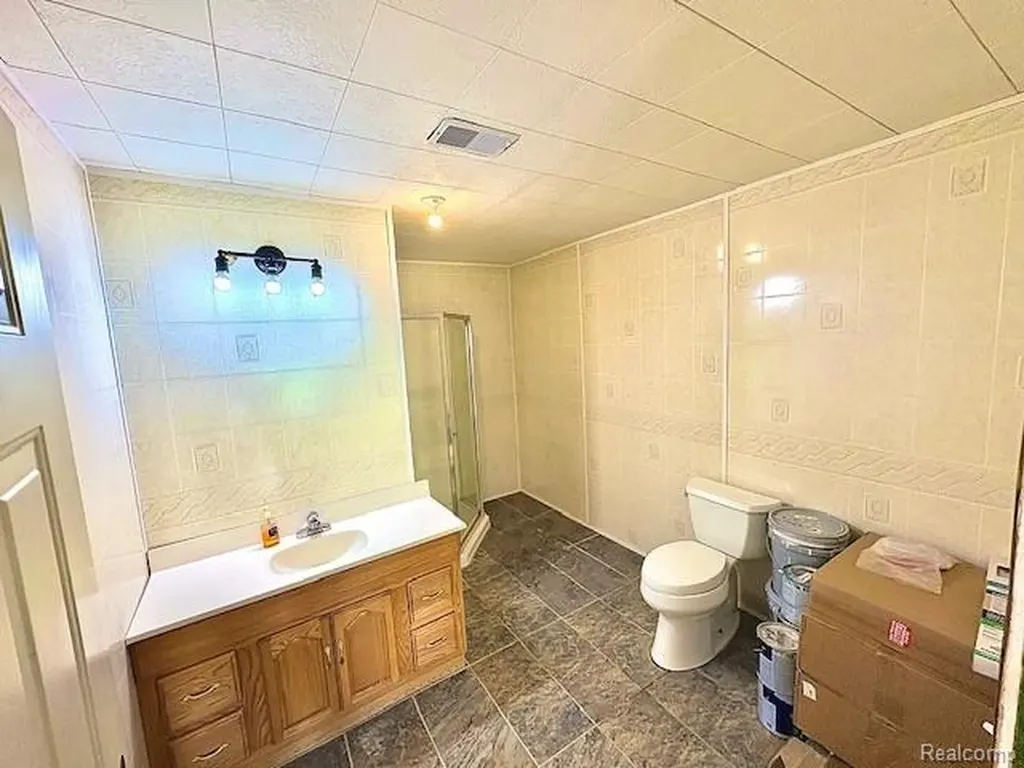 2095 M 140 Benton Harbor City MI 49022