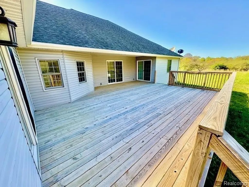 2095 M 140 Benton Harbor City MI 49022