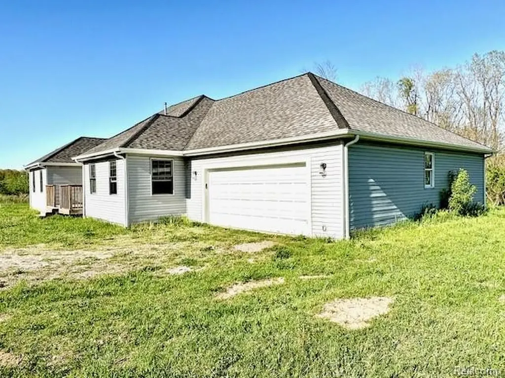 2095 M 140 Benton Harbor City MI 49022