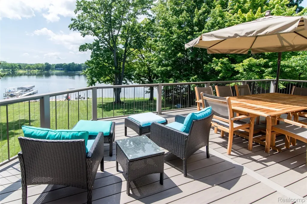 3166 Beach Lake Drive W Brighton Township MI 48380