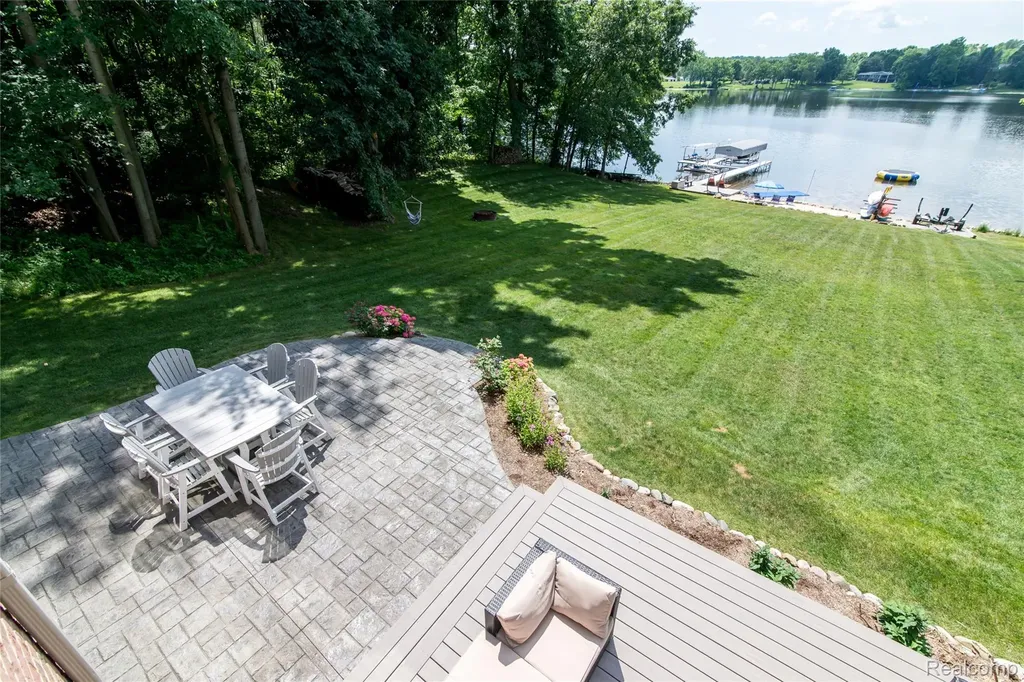 3166 Beach Lake Drive W Brighton Township MI 48380