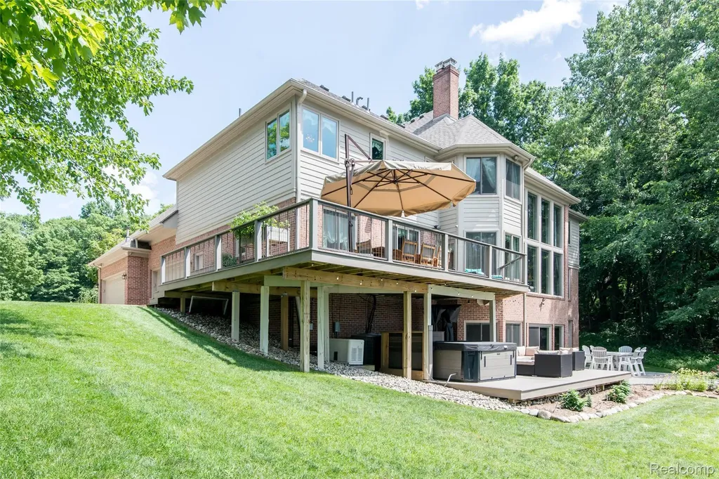 3166 Beach Lake Drive W Brighton Township MI 48380