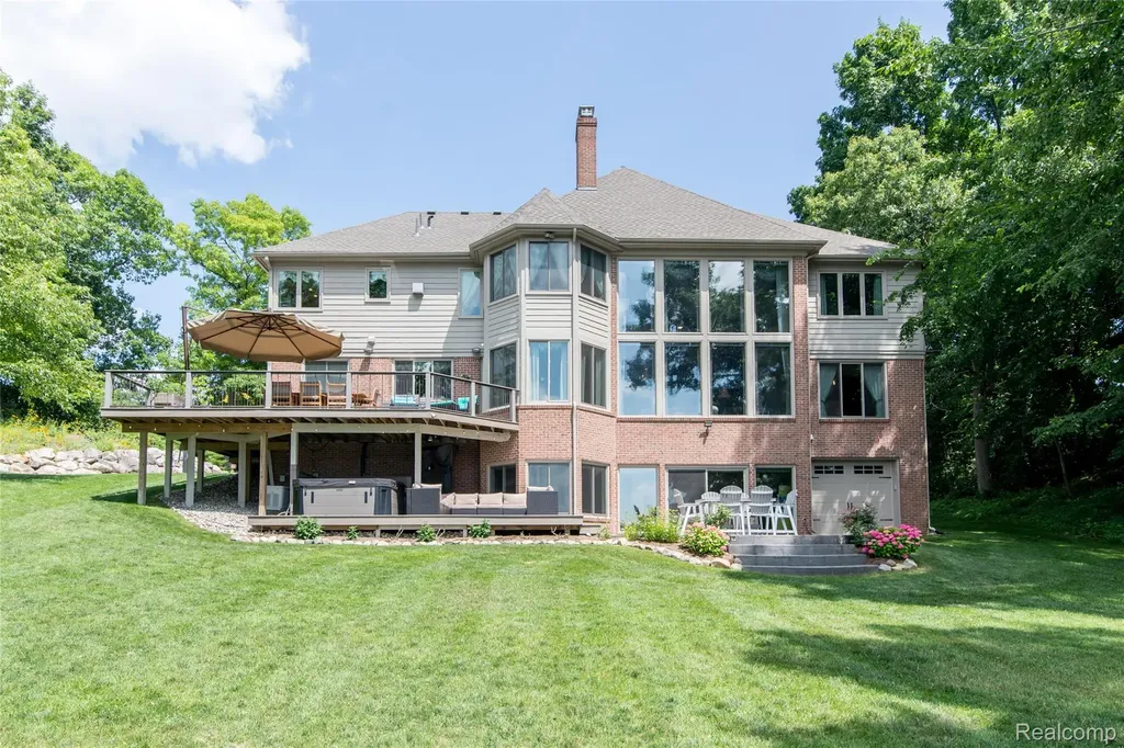 3166 Beach Lake Drive W Brighton Township MI 48380