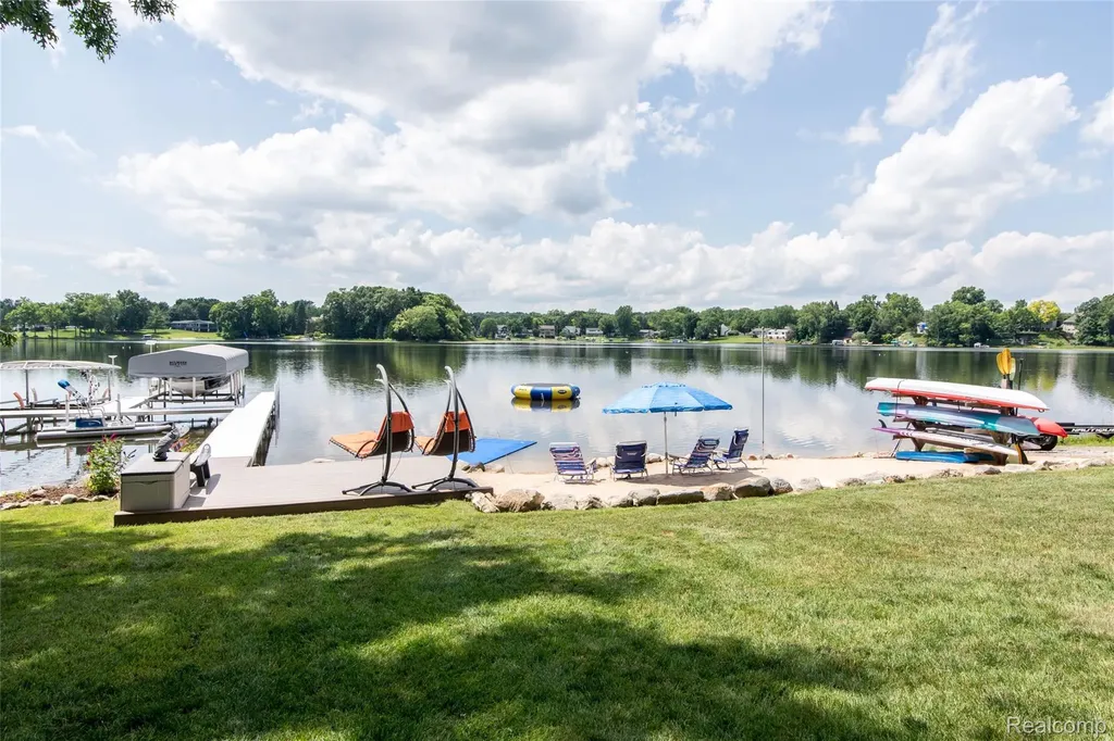 3166 Beach Lake Drive W Brighton Township MI 48380