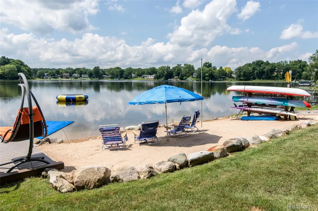 3166 Beach Lake Drive W Brighton Township MI 48380