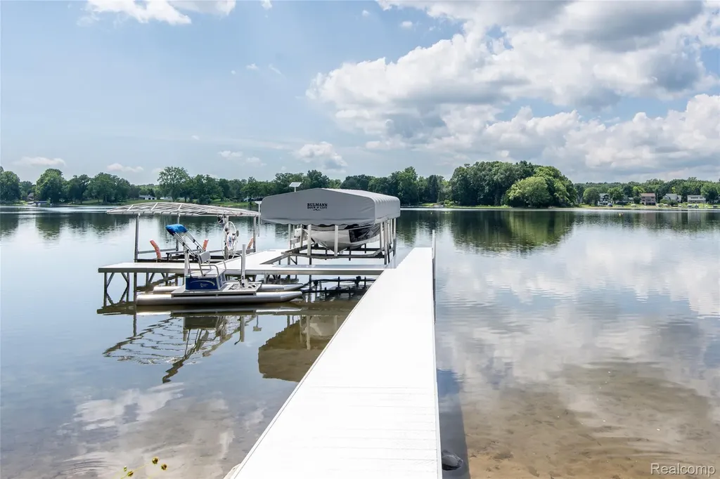 3166 Beach Lake Drive W Brighton Township MI 48380