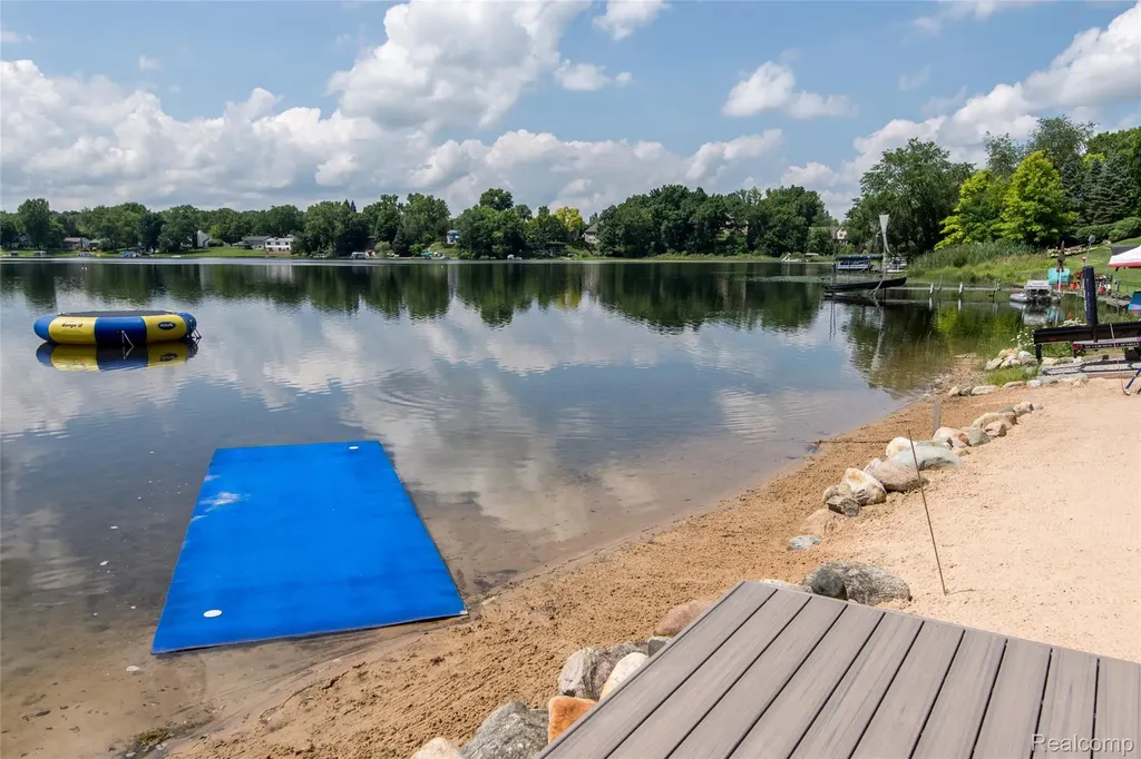 3166 Beach Lake Drive W Brighton Township MI 48380
