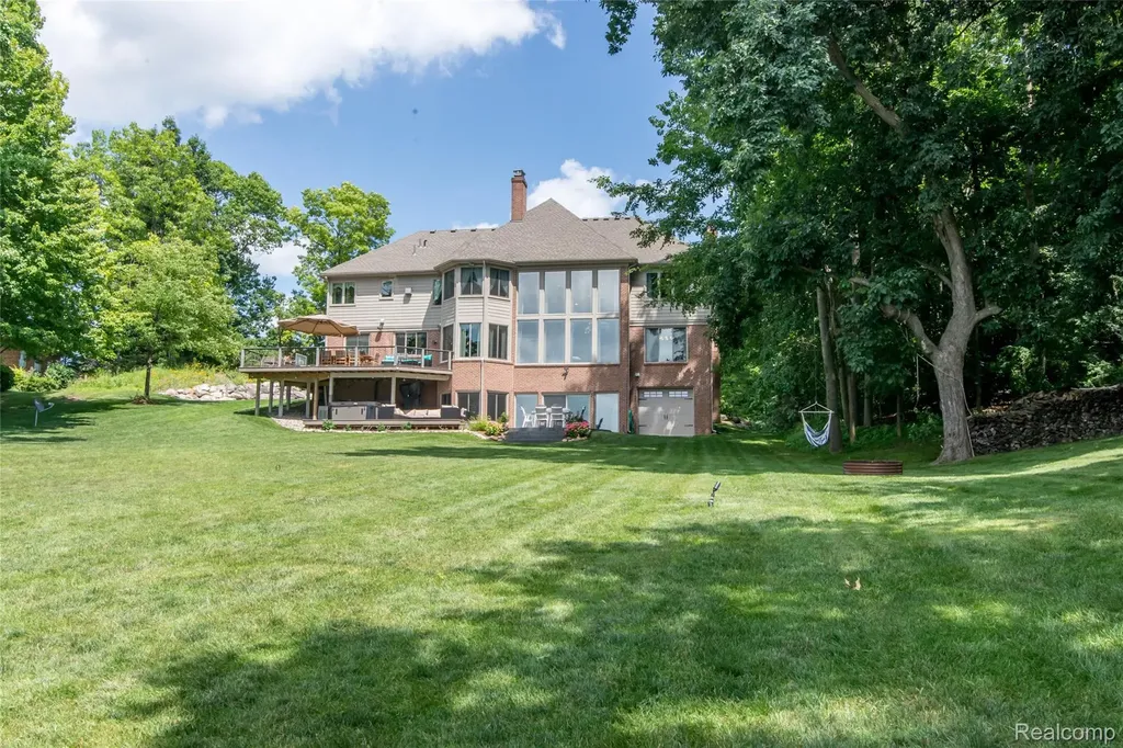 3166 Beach Lake Drive W Brighton Township MI 48380
