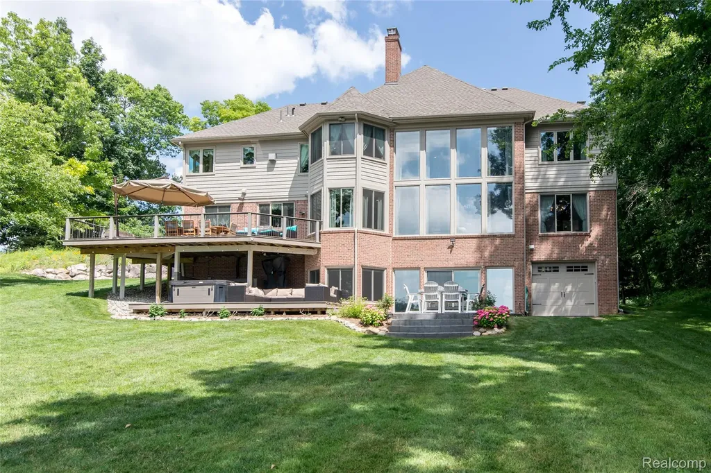 3166 Beach Lake Drive W Brighton Township MI 48380