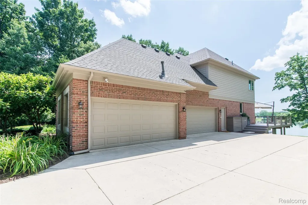 3166 Beach Lake Drive W Brighton Township MI 48380