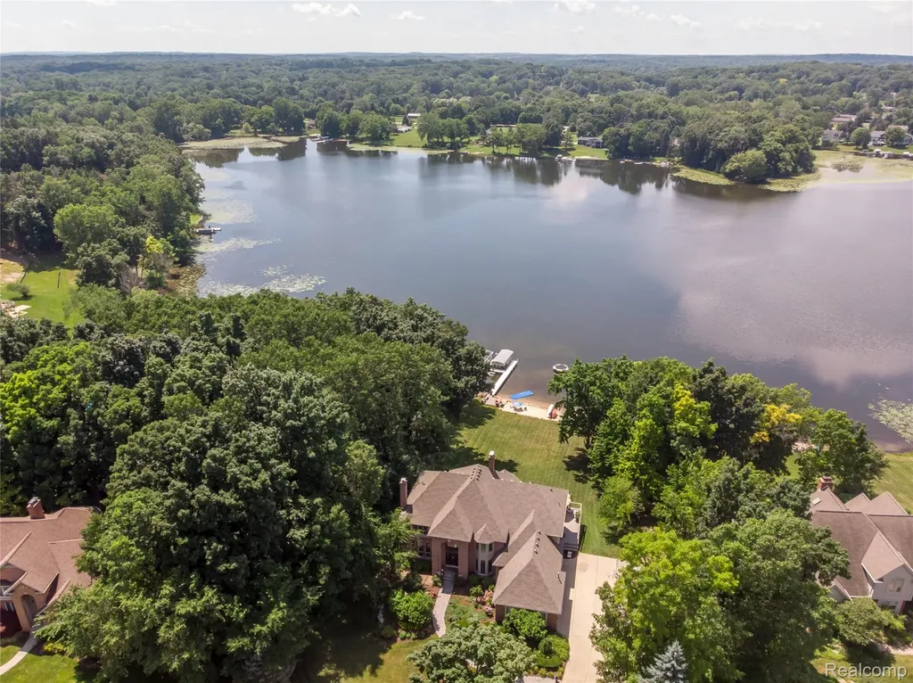 3166 Beach Lake Drive W Brighton Township MI 48380