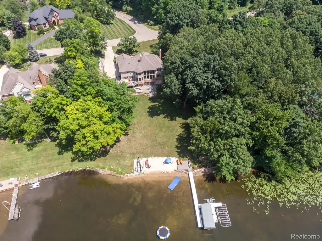 3166 Beach Lake Drive W Brighton Township MI 48380