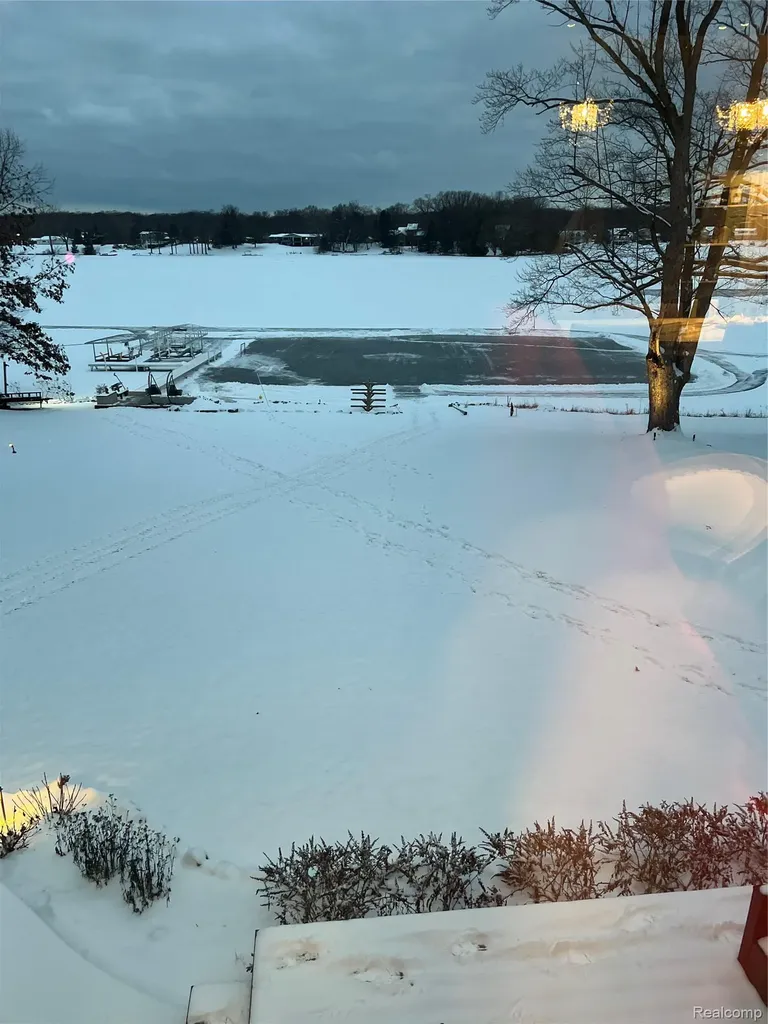 3166 Beach Lake Drive W Brighton Township MI 48380