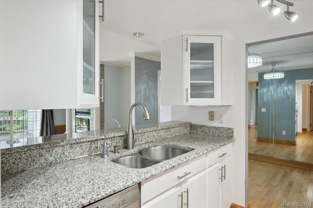 3559 Port Cove Drive Waterford Charter Township MI 48328