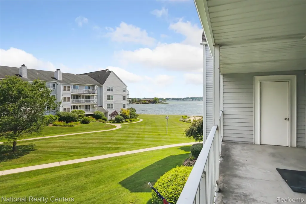 3559 Port Cove Drive Waterford Charter Township MI 48328