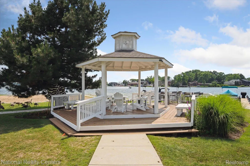 3559 Port Cove Drive Waterford Charter Township MI 48328