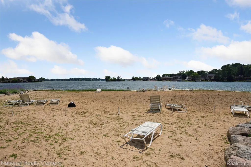 3559 Port Cove Drive Waterford Charter Township MI 48328