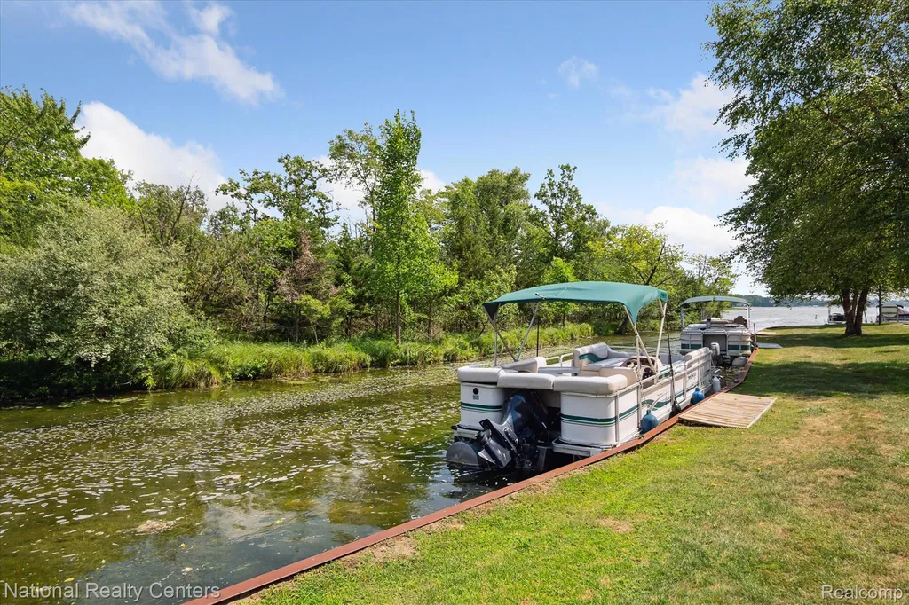 3559 Port Cove Drive Waterford Charter Township MI 48328