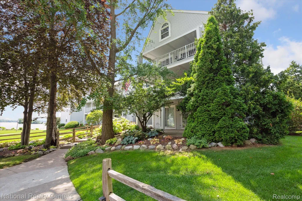 3559 Port Cove Drive Waterford Charter Township MI 48328