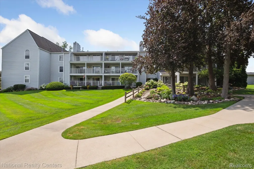 3559 Port Cove Drive Waterford Charter Township MI 48328
