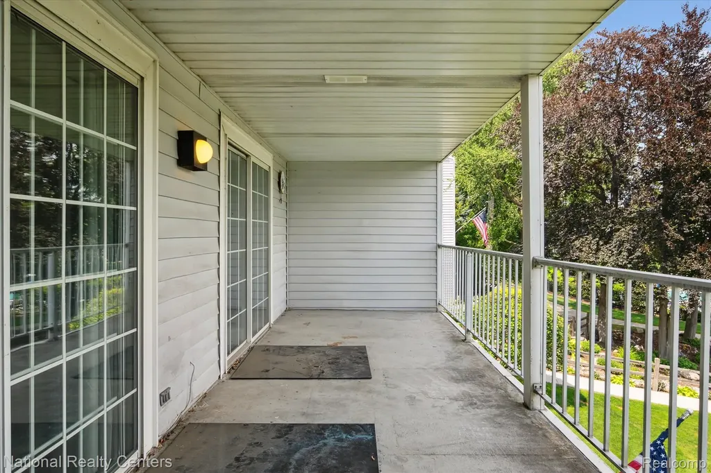 3559 Port Cove Drive Waterford Charter Township MI 48328