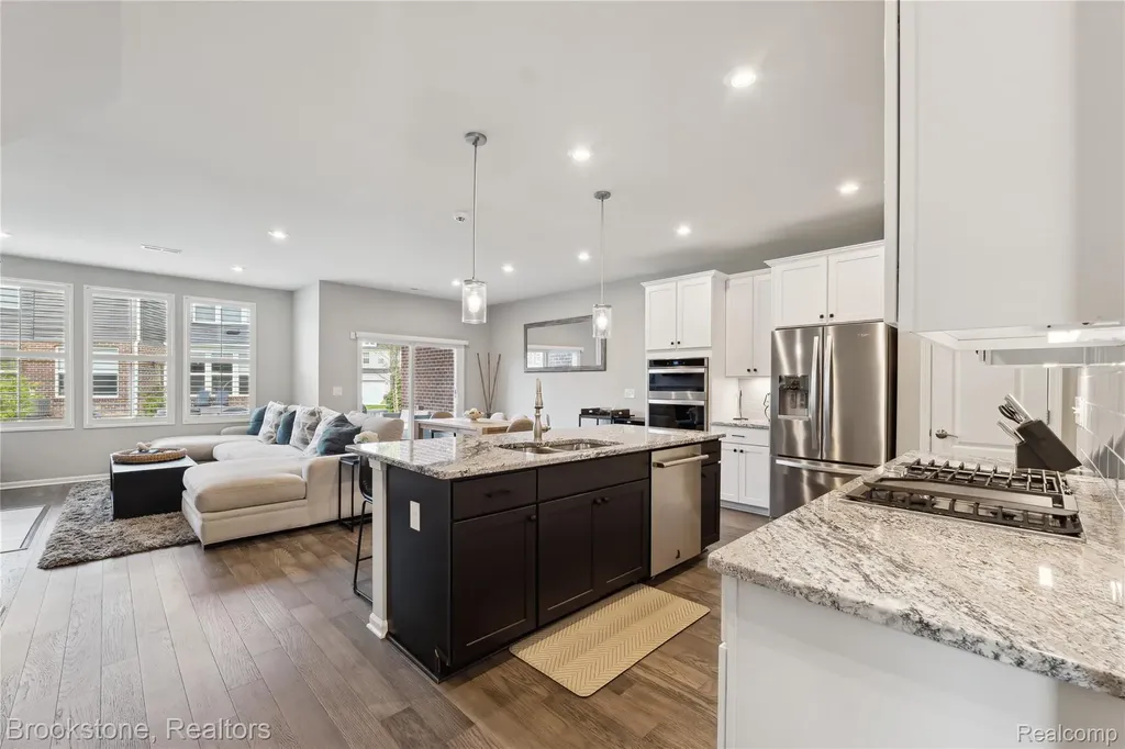 765 Hummingbird Drive Rochester Hills City MI 48307