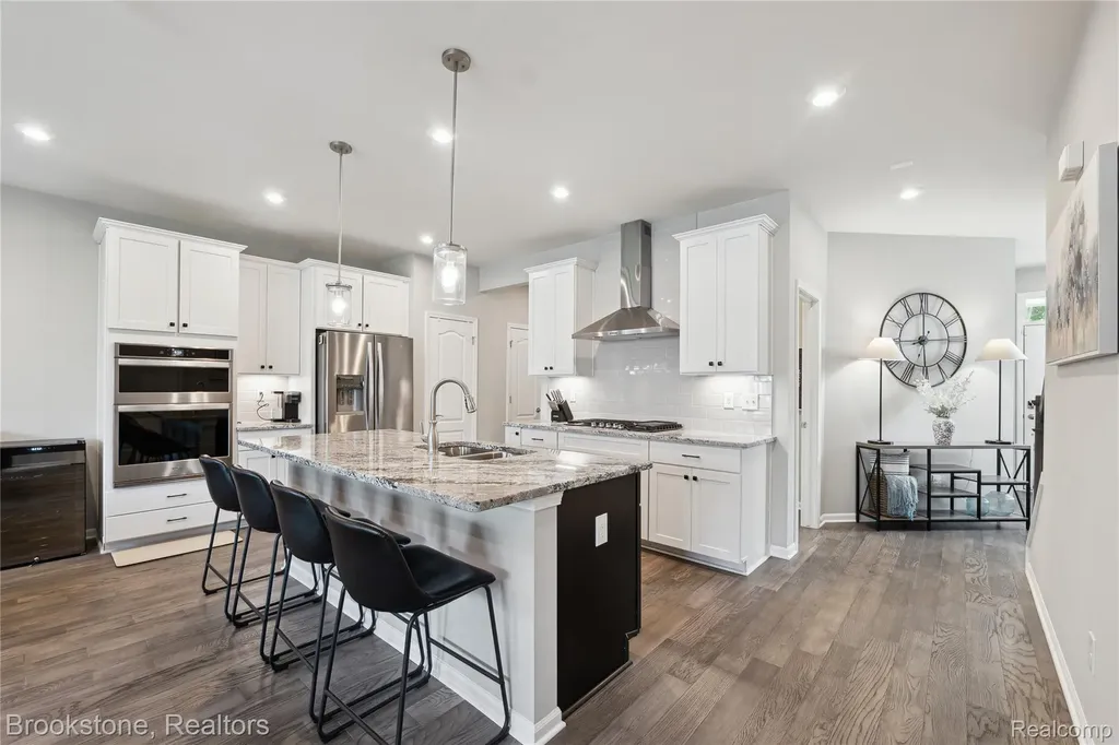 765 Hummingbird Drive Rochester Hills City MI 48307