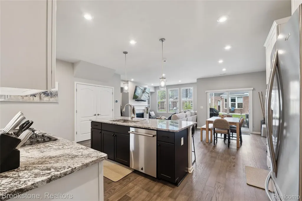 765 Hummingbird Drive Rochester Hills City MI 48307