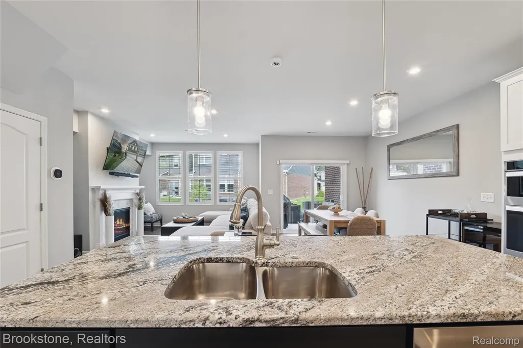 765 Hummingbird Drive Rochester Hills City MI 48307
