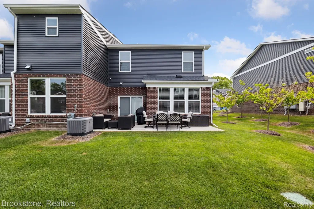 765 Hummingbird Drive Rochester Hills City MI 48307